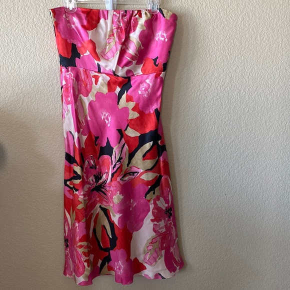 Dresses & Skirts - Banana Republic strapless dress